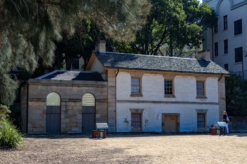 oldest-buildings-australia-cadmans-cottage